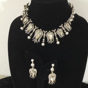 Stunning Silver Plated Oscar de la Renta Crystal Pearl Necklace Earrings